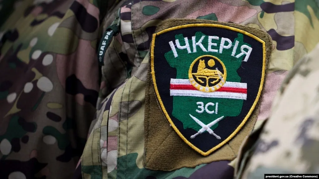Росфинмониторинг включил «Чеченскую Республику Ичкерию» и её зарубежные отделения в перечень террористов и экстремистов после решения суда в Грозном, признавшего объединение террористической организацией. Российские спецслужбы связывают структуру с участием в боевых действиях на стороне ВСУ и диверсиями в приграничных регионах.