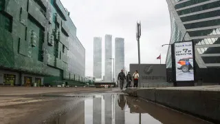 Большинство российских компаний до конца года отказались от расширения штата из-за снижения спроса на продукцию и услуги. Дефицит кадров заметно сократился, а работодатели переходят к точечному найму и шире используют неполную занятость.
