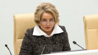 Спикер Совета Федерации Валентина Матвиенко назвала «обезлюживание территорий» стратегической угрозой и заявила, что остановить вымирание страны помогут переезд из мегаполисов в большие дома, многодетные семьи и всероссийская акция по высадке цветов на придомовых территориях, на фоне исторически низкой рождаемости и роста естественной убыли населения.