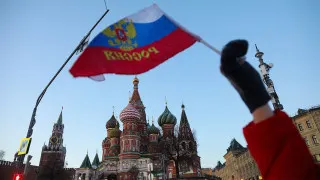 На фоне спада ВВП, падения спроса и повышения налогов российский бизнес столкнулся с масштабным ростом неплатежей: просроченная задолженность перед поставщиками и контрагентами достигла 8,2 трлн рублей, что эквивалентно 3,8% ВВП.