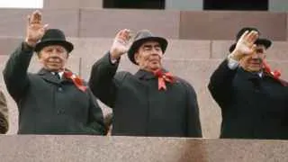 Российские власти вводят систему государственного планирования производства бензина и дизтоплива и берут под жесткий контроль цены на АЗС после серии атак беспилотников на нефтеперерабатывающие заводы.