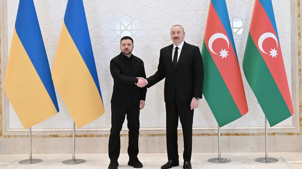 Президент Азербайджана Ильхам Алиев подтвердил поддержку территориальной целостности Украины и сообщил о перспективах военно-технического сотрудничества и совместного оборонного производства по итогам встречи с Владимиром Зеленским в Габале.