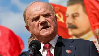 Лидер КПРФ Геннадий Зюганов в Госдуме заявил, что из‑за «провалившейся до дна» экономики России грозит повторение событий 1917 года, и отметил, что блогер Виктория Боня в своем обращении к президенту затронула те же проблемы, о которых коммунисты давно говорят властям.