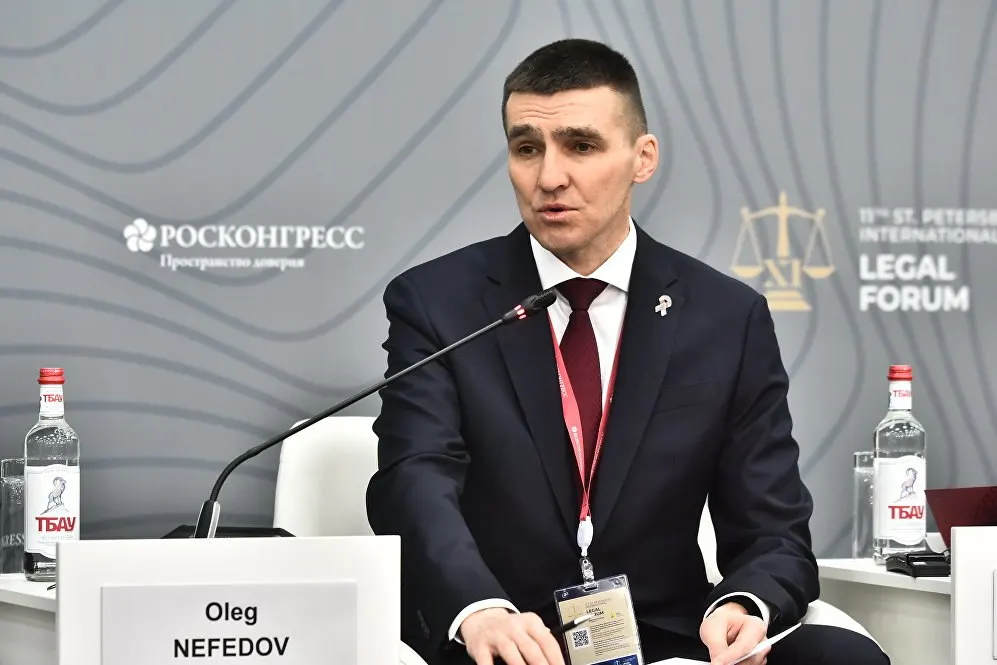 Высшая квалификационная коллегия судей 26 мая рассмотрит рекомендацию кандидатуры судьи Верховного Суда Олега Нефедова на должность заместителя председателя и руководителя коллегии по гражданским делам. Ранее Нефедов выносил решения о запрете так называемых «международного движения ЛГБТ» и «Международного движения сатанизма», а также признавал экстремистскими некоторые организации.