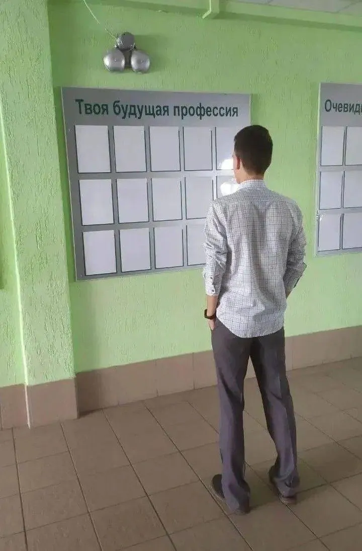 Законопроект предлагает допуск в магистратуру только для выпускников профильных бакалавриатов или для тех, кто имеет соответствующий опыт работы. Запрещения не будет абсолютного — требования могут закрепляться в образовательных стандартах для конкретных программ. Параллельно планируется переход от Болонской системы к новой модели высшего образования с 1 сентября 2026 года.