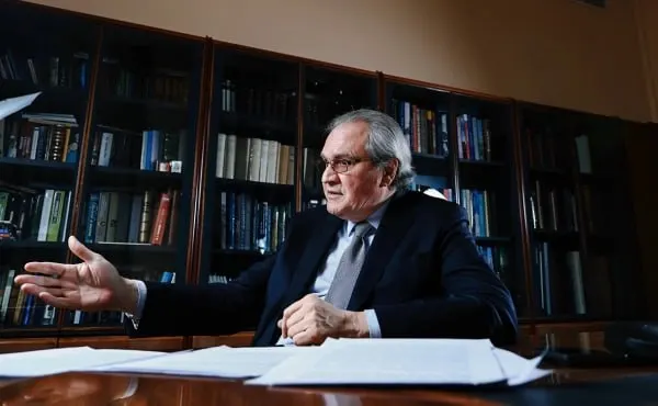 Валерий Фадеев заявил, что статус «нежелательных» ограничивает взаимодействие с зарубежными университетами, однако допускает изучение их научных работ; при сомнениях он порекомендовал учёным обращаться в ФСБ.
