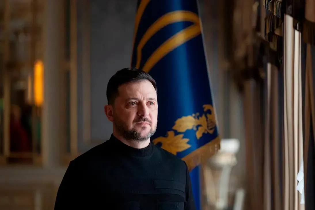 Киев не получал официального обращения о предложенном Минобороны РФ прекращении огня на 8–9 мая, заявил президент Зеленский. Украина ответит зеркально и введёт «режим тишины» с ночи 5–6 мая. Российское ведомство одновременно ссылалось на решение Путина и угрожало ударами по центру Киева.