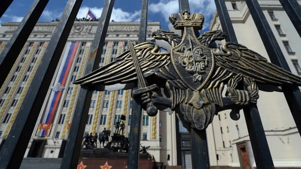 Минобороны может получить распоряжение акциями, землёй, техникой и оборудованием национализированных компаний, чтобы быстрее обеспечивать гособоронзаказ в строительстве. Предполагается сохранить обязательства и трудовые отношения юридических лиц.