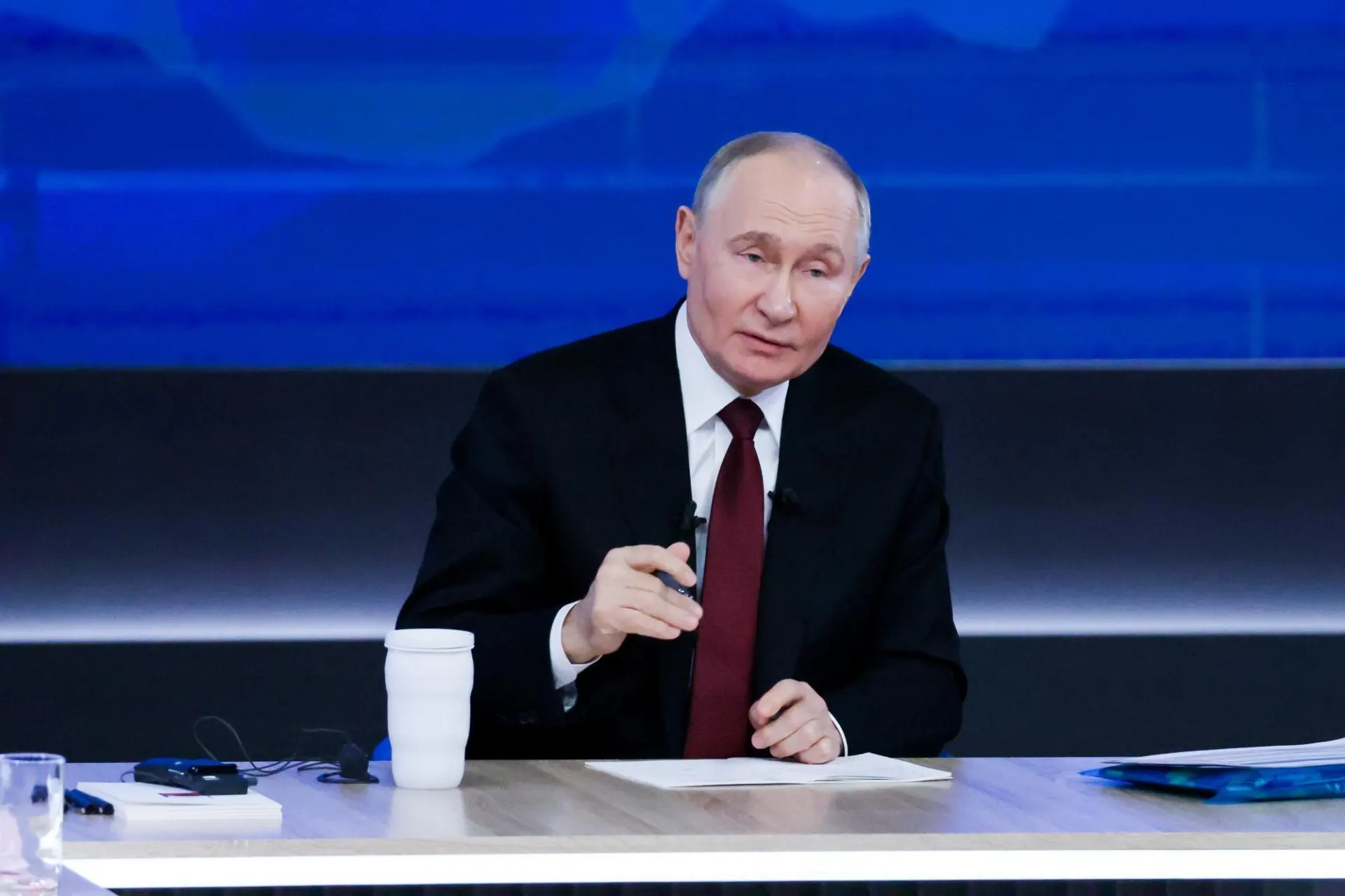 Президент объявил о планах нарастить численность медперсонала и расширить сеть больниц, подчеркнув необходимость повысить престиж медицинских профессий и улучшить доступность помощи.