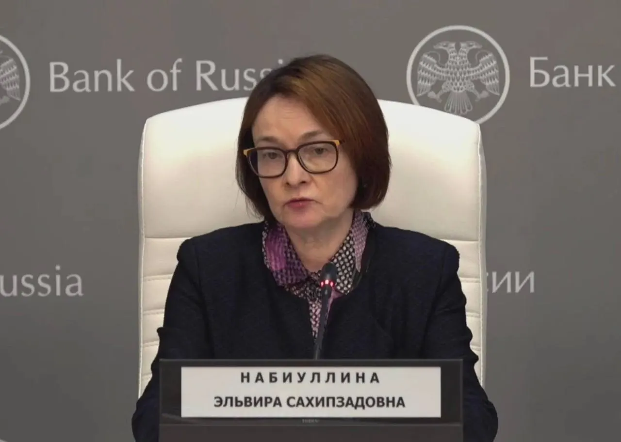 Глава Центробанка вернулась к работе и на пресс‑конференции объяснила своё отсутствие простудой; журналисты заметили изменения во внешности.