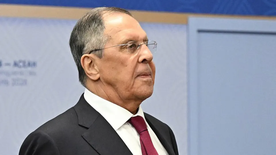 После ночной атаки беспилотников на Московский регион, в результате которой загорелся нефтеперерабатывающий завод и пострадал торговый комплекс, в МИД заявили о регулярных массированных ударах по украинским объектам, от которых зависит боеспособность ВСУ.