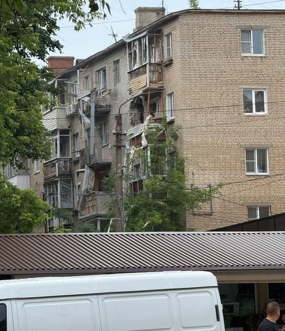 Беспилотник поразил многоэтажный дом&nbsp;в&nbsp;Щёкино&nbsp;— жители эвакуированы