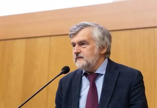 Клепач был уволен 16 августа после обсуждений его майского доклада о технологическом и экономическом отставании страны.