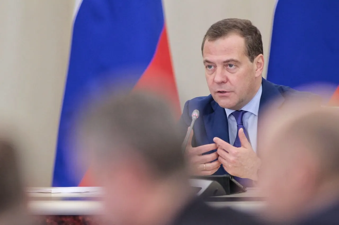 Медведев заявил, что противостояние по идеологическим вопросам продолжится после СВО; он отметил, что воспитание общества остаётся проблемой с обеих сторон.