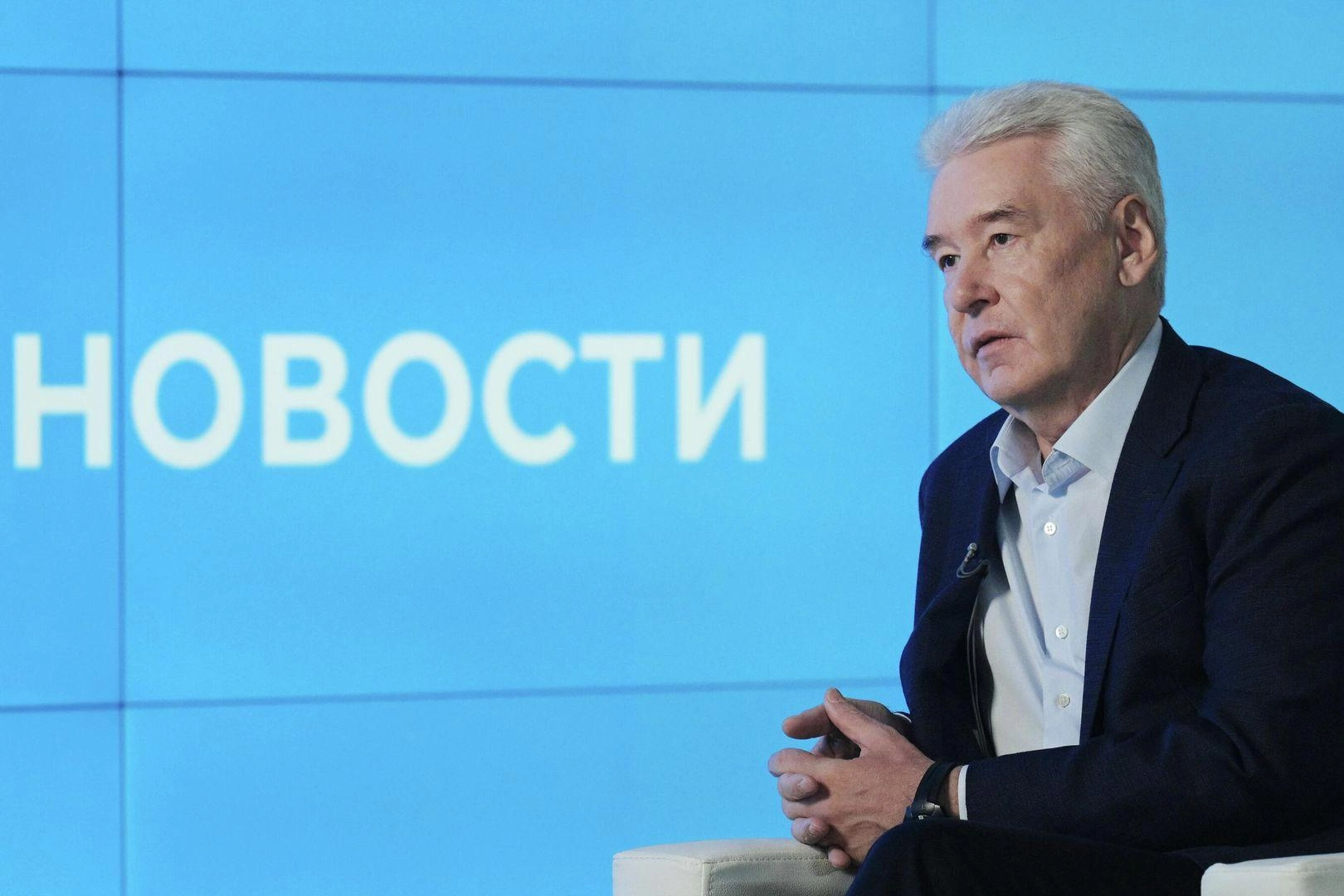 Мэр Москвы заявил, что для победы необходима стабильная мирная экономика, а призывы развернуть экономику под войну вредят стране.