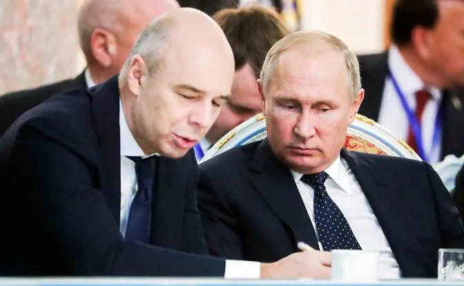 Депутат Госдумы Юрий Афонин сообщил, что глава Минфина фактически признал невозможность исполнения бюджета, внесённого в конце прошлого года. Дефицит уже вырос до 5,9 трлн рублей; планируются корректировки и перераспределение ресурсов, но конкретные урезания не названы.