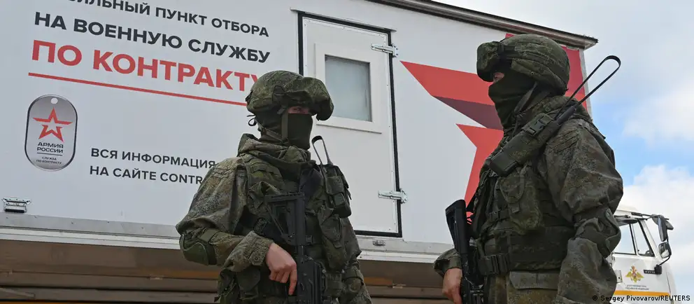 Госдума приняла закон, запрещающий выдворять из страны иностранцев и лиц без гражданства, служивших по контракту в российских вооружённых силах, а также запрещающий отказывать им во въезде и в получении вида на жительство; ряд прошлых решений с 24 февраля 2022 года будут аннулированы. Закон содержит исключения и дополнительные меры, в том числе о возможности ареста имущества уехавших граждан.
