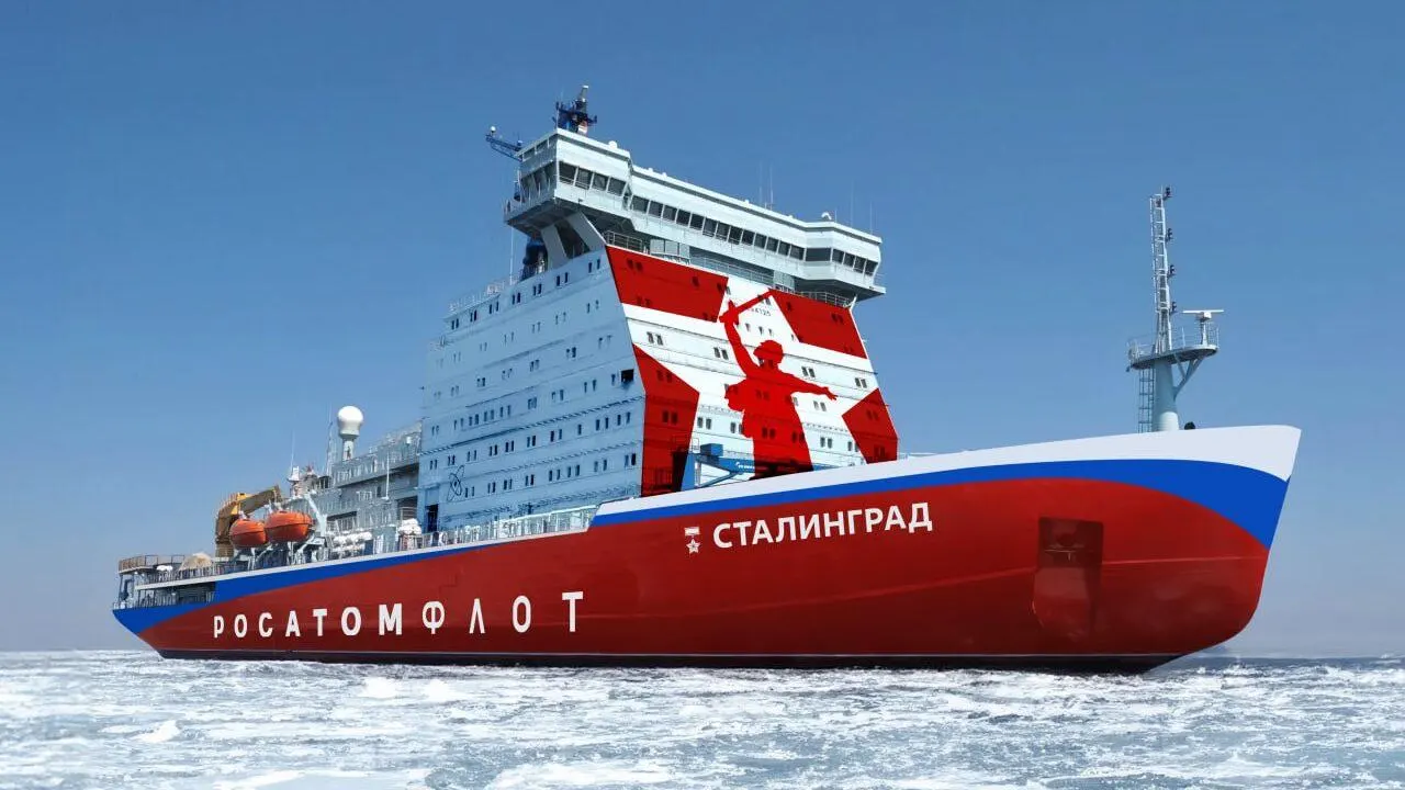 Для достройки ледоколов «Ленинград» и «Сталинград» обсуждаются внебюджетные источники: введение портового сбора на экспорт или дополнительной платы до $2,75 за тонну на Северном морском пути в 2027–2035 годах. По одному из сценариев потенциальные сборы могут составить около 138 млрд рублей.