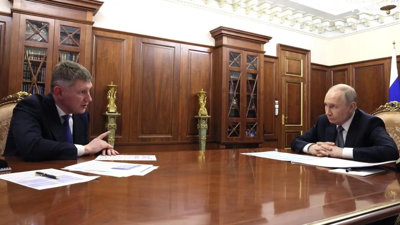 Министр Максим Решетников заявил президенту, что российская экономика, несмотря на санкции и внешнее давление, в 2025 году показала темпы роста выше американских; при этом по ВВП на душу населения Россия остаётся далеко позади ведущих экономик по данным МВФ.