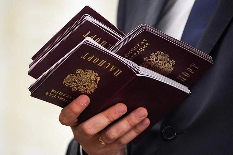 Депутаты планируют внести поправки: иностранцам с непогашенной судимостью могут разрешить получать разрешение на временное проживание, вид на жительство и гражданство, если их осудили за поддержку политики России или участие в СВО в других государствах.