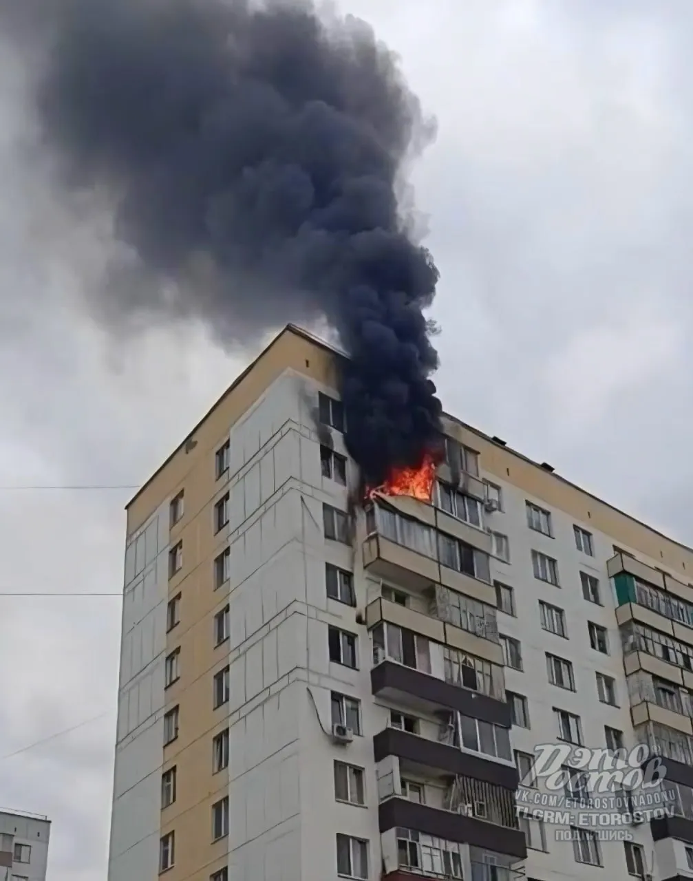 Минобороны заявляет о сотнях сбитых беспилотников. В ряде городов ограничили полеты, в Нижнекамске — пожар в 12‑этажном доме и эвакуация, трое пострадали; в Брянской области — погибшие.