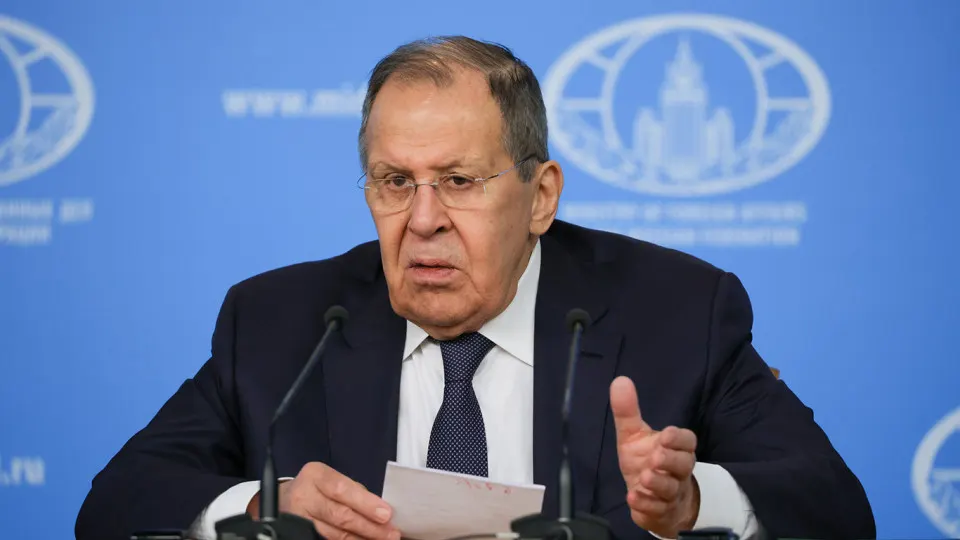 Глава МИД РФ заявил, что европейские страны требуют от России немедленного прекращения огня, начала переговоров и компенсаций; отметил, что диалог невозможно возобновить при ультиматумах и предупредил о рисках эскалации.
