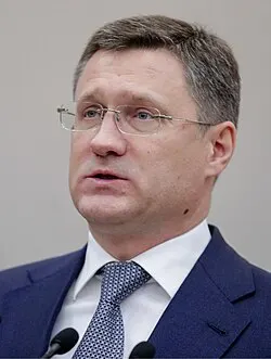 Вице‑премьер сообщил, что правительство готовит законопроекты для увеличения внутренних поставок топлива, рассматривает запрет экспорта дизеля и сокращает сроки ремонтов НПЗ для обеспечения стабильного снабжения в летний сезон.