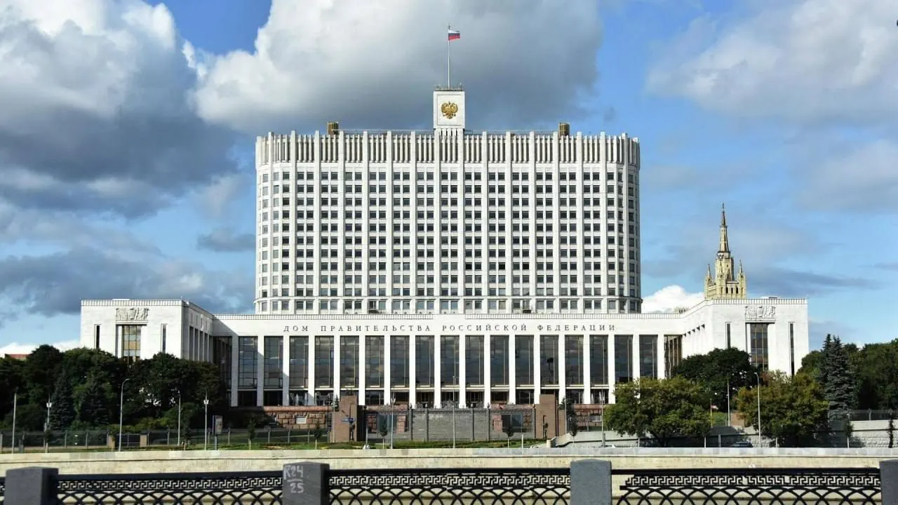 В Госдуму внесён законопроект о полной или частичной компенсации утильсбора для семей с тремя и более детьми, но в правительстве указали на дополнительные расходы бюджета и отсутствие источников финансирования.