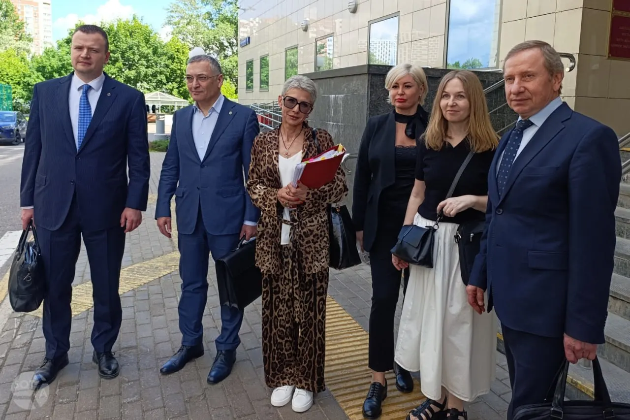 Апелляция оставила в силе решение Хамовнического суда о лишении статуса Алексея Басистова, Дмитрия Проводина и Юлия Тая по иску Минюста. Защита утверждает, что такие вопросы должна решать только Совет адвокатской палаты.
