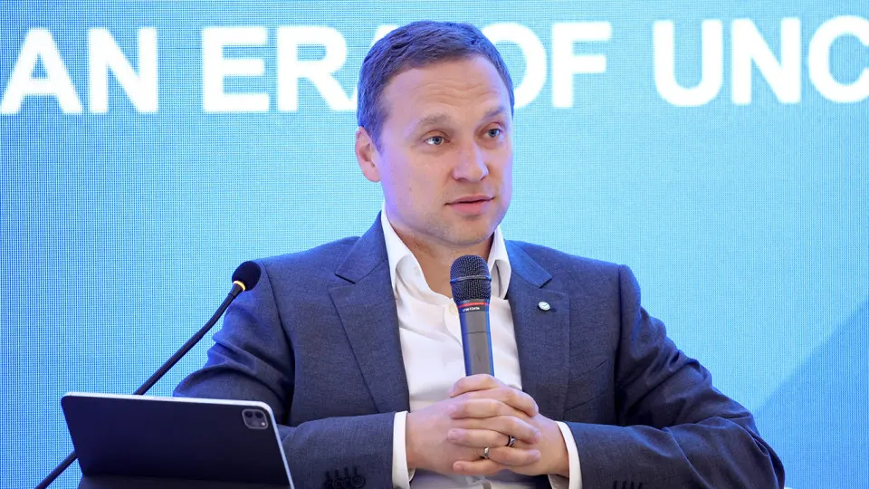 Зампред правления Сбербанка Тарас Скворцов предупредил, что из‑за роста налоговой нагрузки и усиления мониторинга население и бизнес переводят средства в наличность, что привело к существенному оттоку средств из банковской системы.