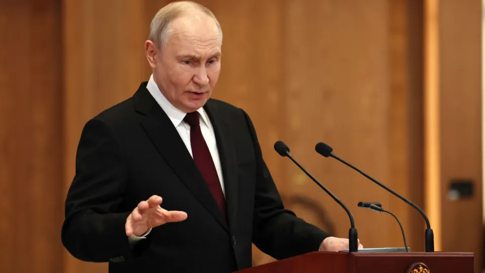 Президент РФ заявил, что Россия нанесёт ответные удары в случае запусков беспилотников по её объектам с территории европейских государств; обвинения в подготовке запусков с баз в странах Балтии отрицают.