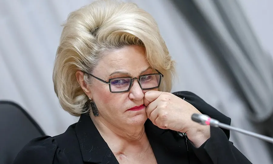 Депутат Нина Останина призвала Роскомнадзор и Минцифры ограничить время пребывания детей в виртуальном пространстве и применить опыт ограничений, используемый в отношении мессенджеров, к игровым сервисам.