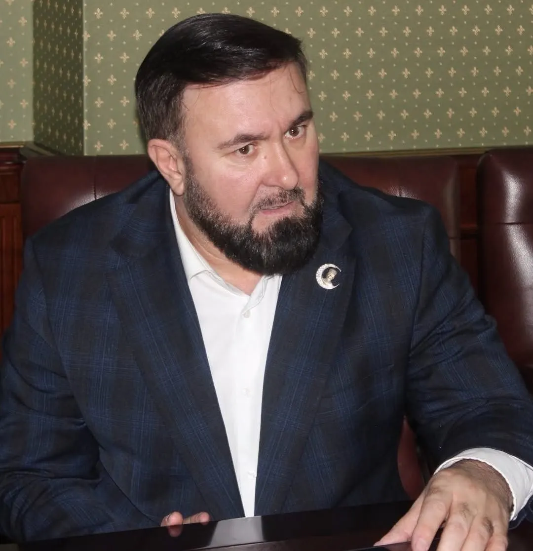 По распоряжению от 26 июня Мансур Солтаев получил грамоту за заслуги в укреплении законности и защите прав граждан; критики указывают на его спорные действия и высказывания в адрес правозащитников.