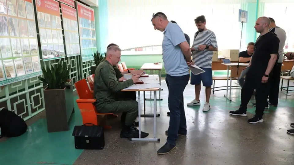 Минобороны объявило о плановых учениях с военкоматами в Гродненской области: резервистов вызывают для проверки учётных данных и возможного участия в сборах. Мероприятия проходят на фоне дипломатического давления и серии других военных и силовых учений в стране.