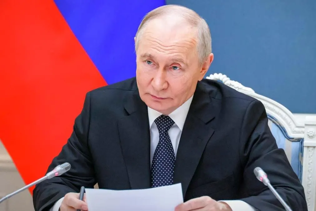 Указ о временном порядке расчётов с иностранными кредиторами дополнили — теперь он распространяется и на банковские вклады перед гражданами и организациями из «недружественных» стран. Документ вступил в силу 1 июня 2026 года.