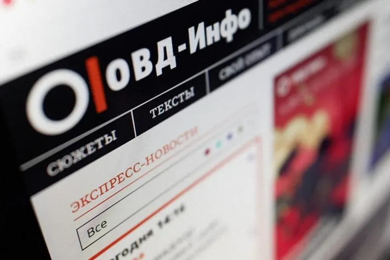 Суд признал ряд организаций «экстремистскими» и внес их в реестр Росфинмониторинга. Признание влечёт уголовную ответственность для участников, доноров и тех, кто использует их услуги; в список также попали структуры «Мемориала».
