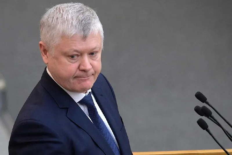 Председатель комитета Госдумы по безопасности сообщил, что из России вывели свыше 360 иностранных структур, более 60 — по материалам его комиссии. По его словам, принято 46 законов о защите суверенитета для противодействия влиянию в образовании, здравоохранении и электоральных процессах.