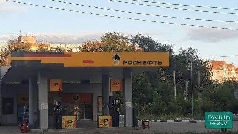 Губернатор сообщил, что в регионе отменили запрет на отпуск бензина и дизельного топлива в потребительскую тару для хозяйственных нужд; очереди на АЗС в Пензе сократились на 60%.