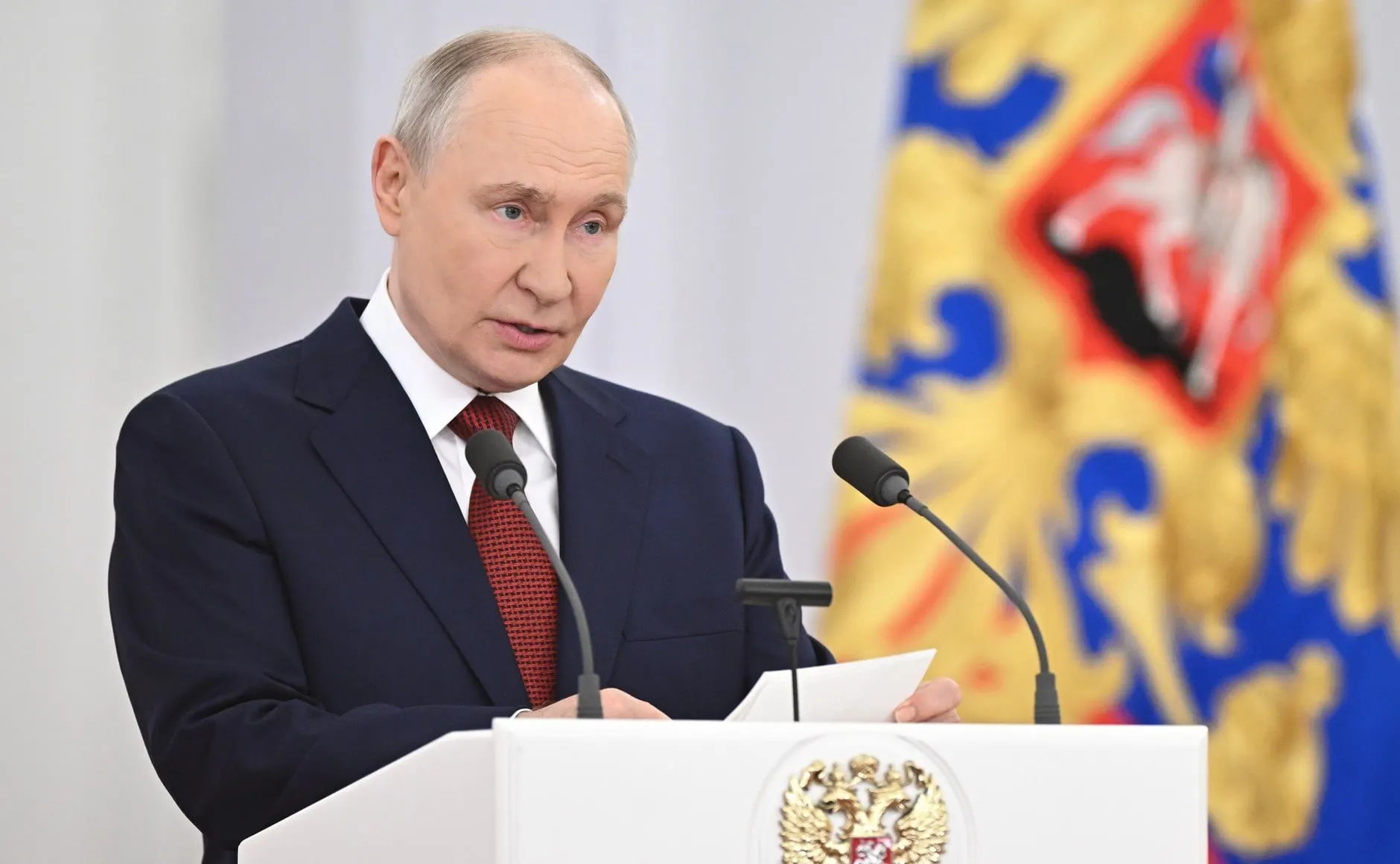 На встрече президент озвучил ключевые позиции по СВО, санкциям и бюджетным приоритетам: оборона, социальная поддержка и усиление экономики.
