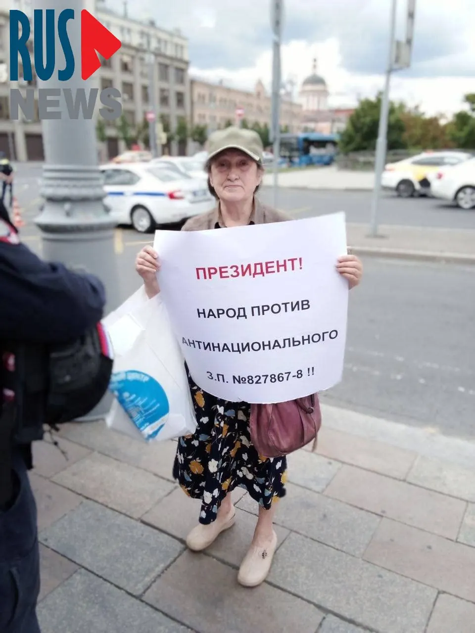 На Старой площади в Москве задержали Наталью Шамину — градозащитницу и руководителя новосибирского отделения ВООПИК, которая одиночным пикетом выступила против законопроекта о передаче регионам права снимать памятники с охраны.