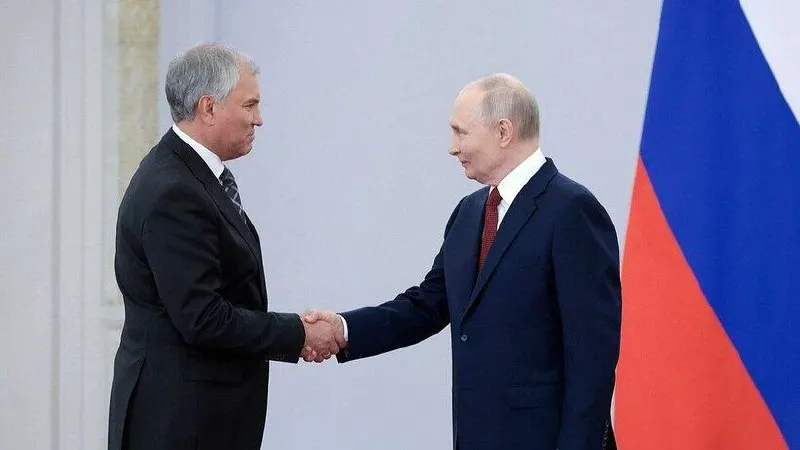 После вручения ордена «За доблестный труд» 27 июля спикер Госдумы отметил 25-летие закона о политических партиях, поблагодарил за курс на конкурентную партийную систему и подвёл итоги работы нынешнего созыва.