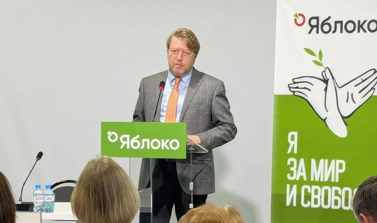 Верховный суд подтвердил штраф Николаю Рыбакову за пост с фотографией Алексея Навального; партия собирается обжаловать решение в Конституционном суде.