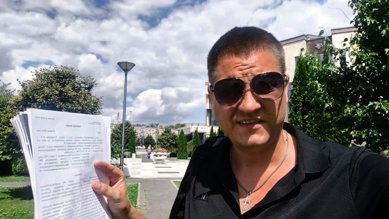 ФСБ возбудило уголовное дело по части 2 статьи 280 УК РФ против блогера Станислава Морозова за призывы к экстремизму в интернете. Его отпустили под подписку о невыезде; ему грозит до пяти лет лишения свободы.
