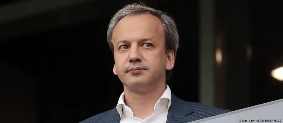 Аркадий Дворкович объявил, что оспорит в суде включение в санкционный список ЕС и временно сложит с себя полномочия главы Международной шахматной федерации до разрешения вопроса.