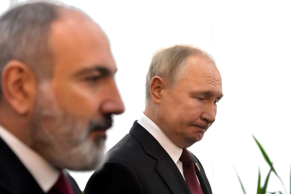 За январь—май 2026 года взаимная торговля сократилась до $2,196 млрд, доля России в товарообороте снизилась с 35,1% до 28%. На фоне ограничений на ввоз продовольствия и политического охлаждения стороны обсуждали ситуацию на встрече в Екатеринбурге.