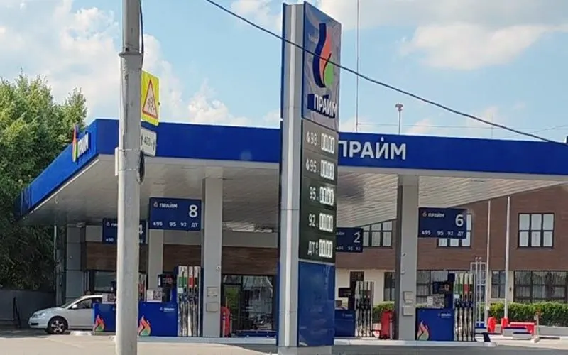 Депутат заксобрания Новосибирской области связал дефицит бензина в Сибири с действиями вертикально интегрированных нефтекомпаний и предупредил о давлении на независимые АЗС.