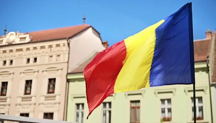 МИД Румынии объявил одного из сотрудников российского посольства персоной нон грата и потребовал его выезда после того, как румынские военные 24–26 июля сбили три беспилотника, незаконно пересекшие границу; также отозван посол для консультаций.