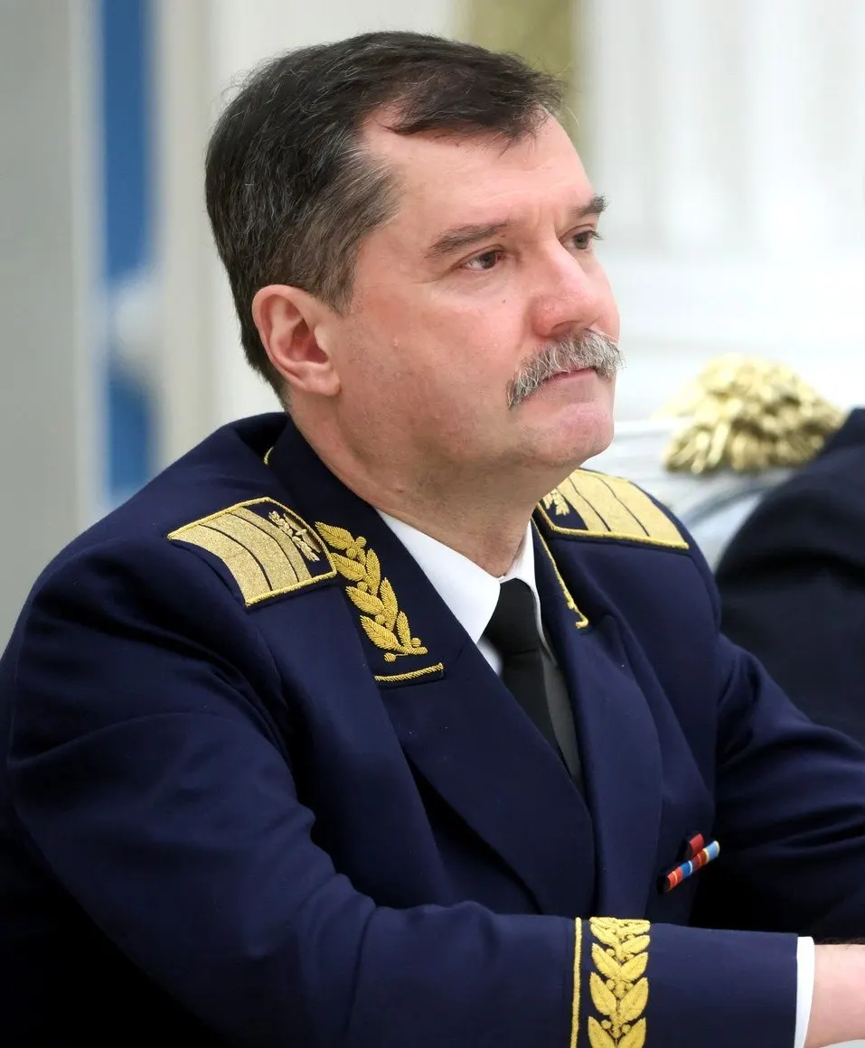 Бывшего руководителя Росавиации задержали по подозрению в особо крупном мошенничестве в составе организованной группы. Следствие оценивает нанесённый ущерб как существенный; ранее по делу уже арестовывали его бывшего заместителя.