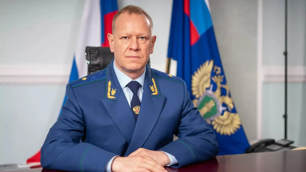 Президент направил в Совет Федерации кандидатуру начальника управления Генпрокуратуры по Сибирскому ФО Николая Рябова. Сенаторы проведут консультации по назначению прокуроров в 11 регионах 16 июля, окончательное решение примет президент.