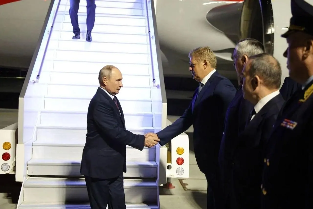 Президент посетил Новосибирск в рамках церемонии открытия СКИФа — Сибирского кольцевого источника фотонов.